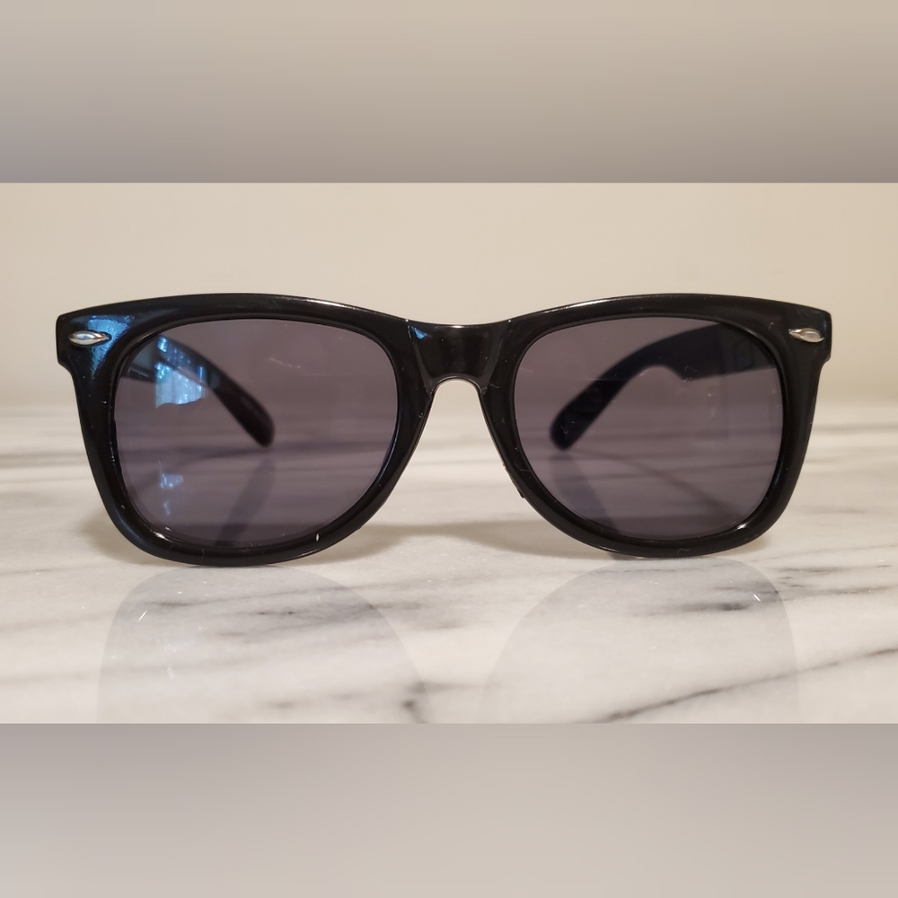 Black sunglasses